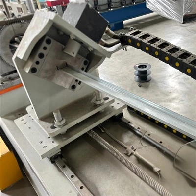 Máquina formadora de rollos de quilla de acero ligero